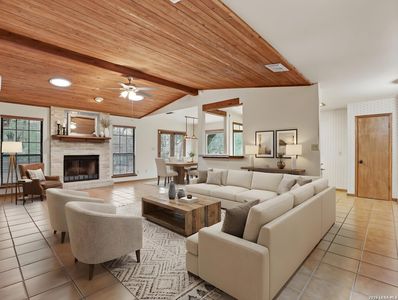 2703 Oak Haven