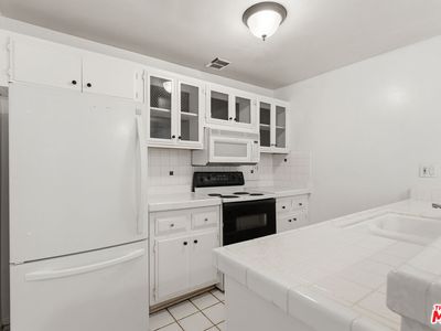 5414 Newcastle Ave APT 19