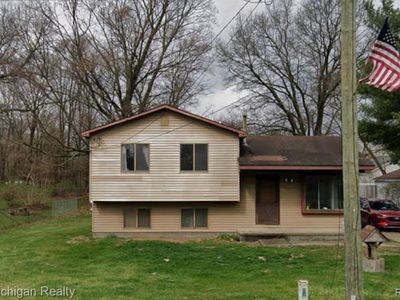 5705 Lake Grove Dr