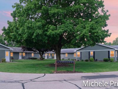 Property at 5160 Southglow Ct SE, Kentwood, MI