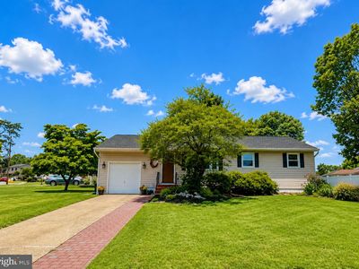 4 Running Brook Rd