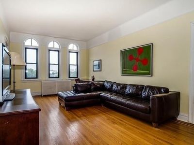 131 Kensington Ave APT E2