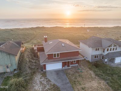 910 NW Oceania Dr