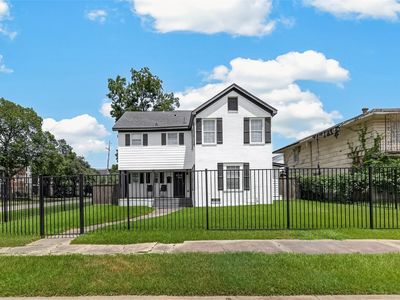 3201 Binz St