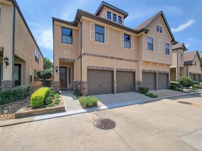 3002 Royal Oaks Crst