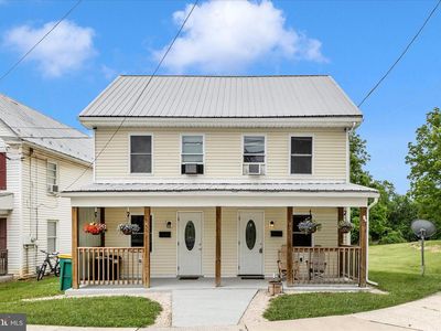 455-457 W 5th St