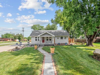 Property at 7119 Maryland Dr, Urbandale, IA
