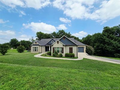 1715 W Blue Starr Dr