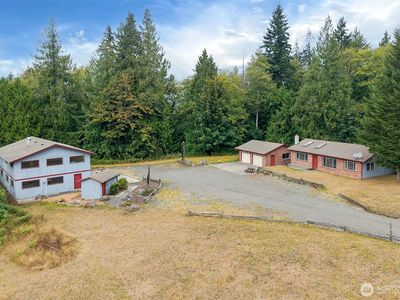 572 Dodger Lane