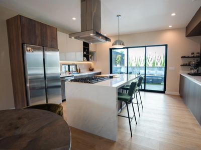 3649-3651 Wilson Ave