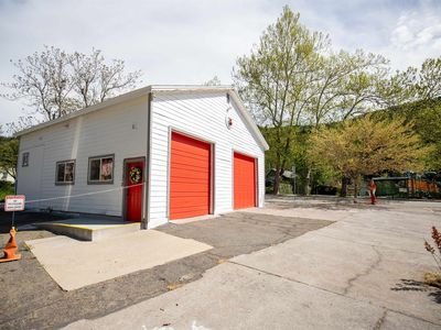 5621 Dunsmuir Ave