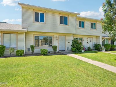 1123 E FREMONT Drive