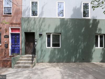 2127 Christian St
