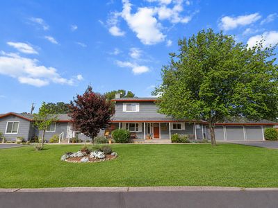 3236 El Camino Dr