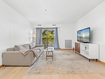 4845 W 123rd St APT 203