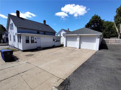 1564 Main St