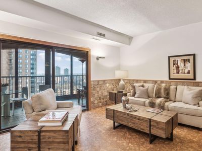 1235 Yale Pl APT 1401