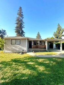 964 E Academy Avenue