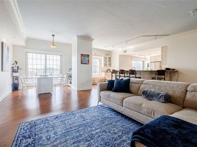 195 14th St NE PENTHOUSE 206