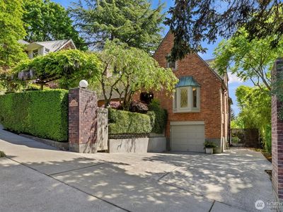 3307 E Mercer Street