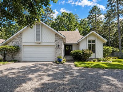1211 Lakeshore Dr