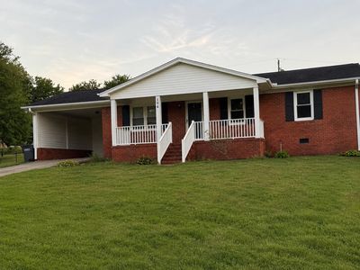 104 Meadow Ln