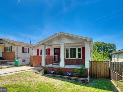 1213 Quo Ave