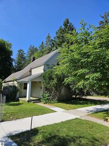 Property at 905 W 7th St, Traverse City, MI