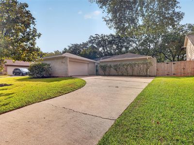 2747 Colony Dr