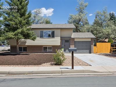 3704 Surrey Ln