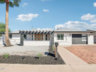 1530 W DUNLAP Avenue