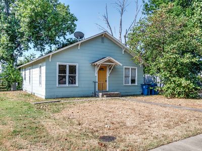 313 W Moses St