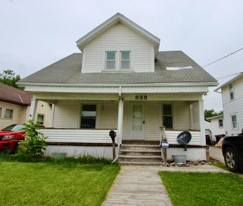 838 Oak Grove Ave