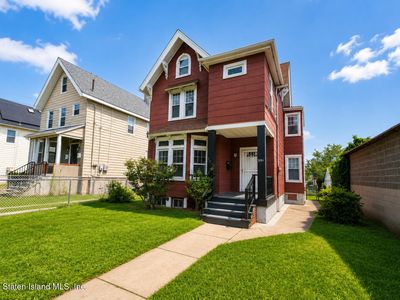 551 Delafield Ave