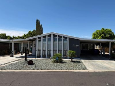 945 W Desert View Ln