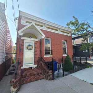 6511 Bergenwood Ave