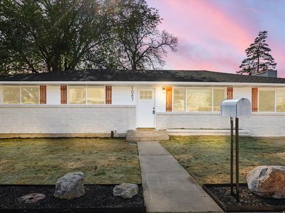 1087 N 125 W