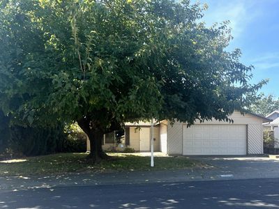 7372 Black Oaks Way