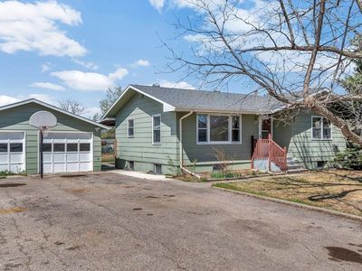 1667 Zinnia St