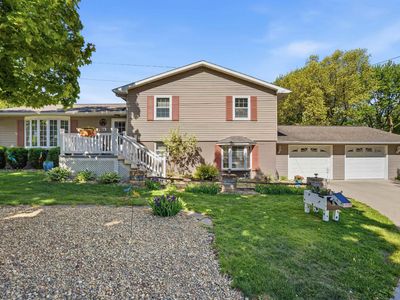 Property at 811 9th Ave SW, Independence, IA