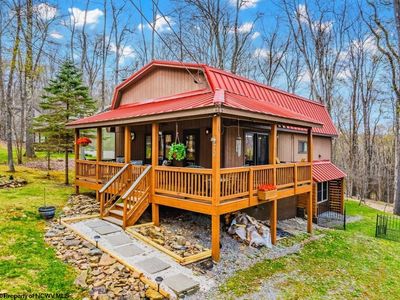 576 Hemlock Cir