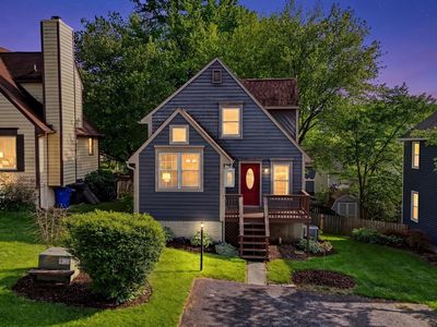 10743 Lake Edge Ct
