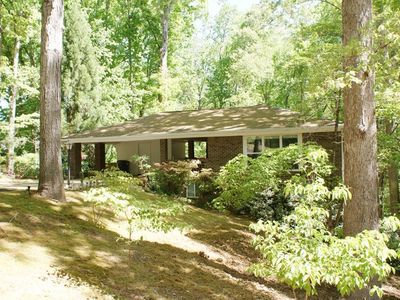 1146 Lakeshore Dr
