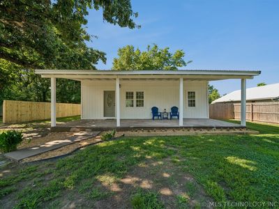 137 W Cheyenne Ave
