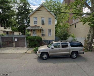 62 Oak Ave