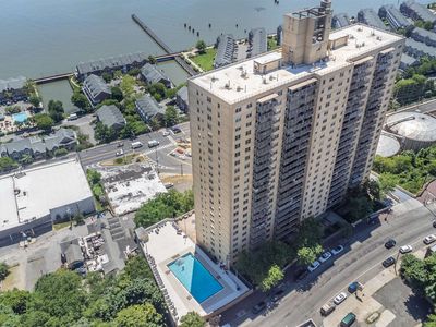 6600 Boulevard East APT 19K