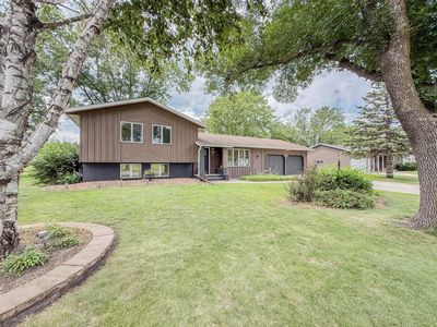 904 Birch Ave W