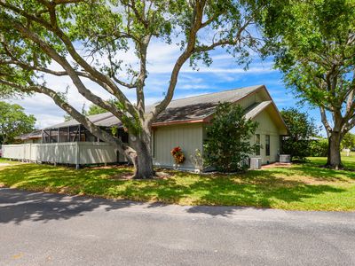 3914 NW Cinnamon Tree Circle