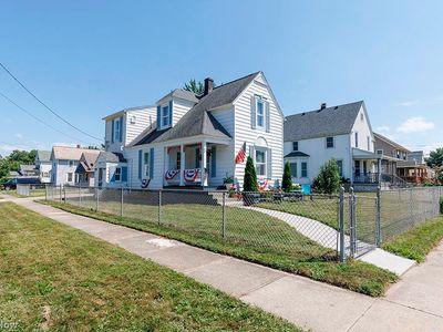 425 Woodland Ave