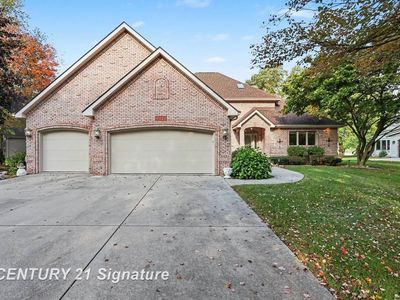 1944 Lake Circle Dr E